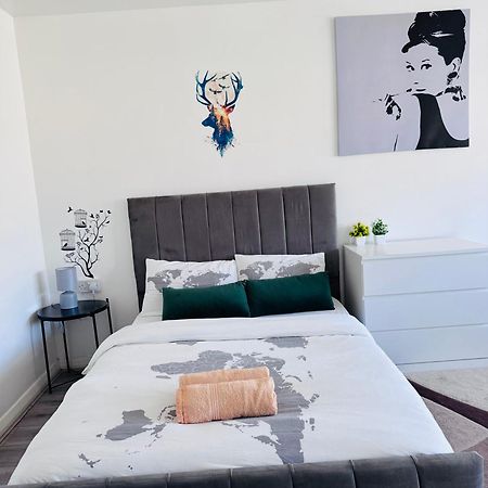 Modern Room In A 4 Bedroom Flat In London, Shared Bathroom! Экстерьер фото