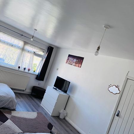 Modern Room In A 4 Bedroom Flat In London, Shared Bathroom! Экстерьер фото