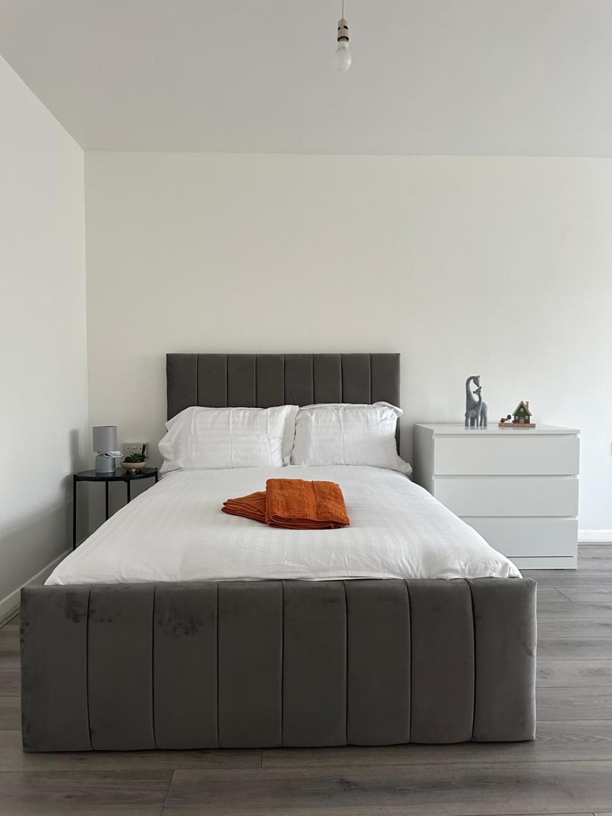 Modern Room In A 4 Bedroom Flat In London, Shared Bathroom! Экстерьер фото