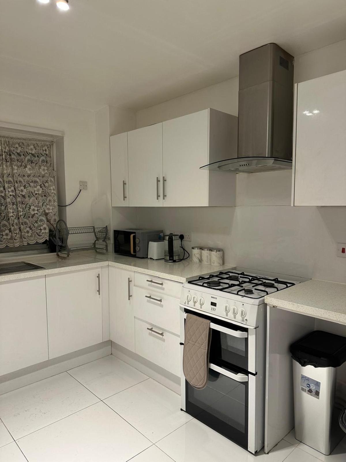 Modern Room In A 4 Bedroom Flat In London, Shared Bathroom! Экстерьер фото