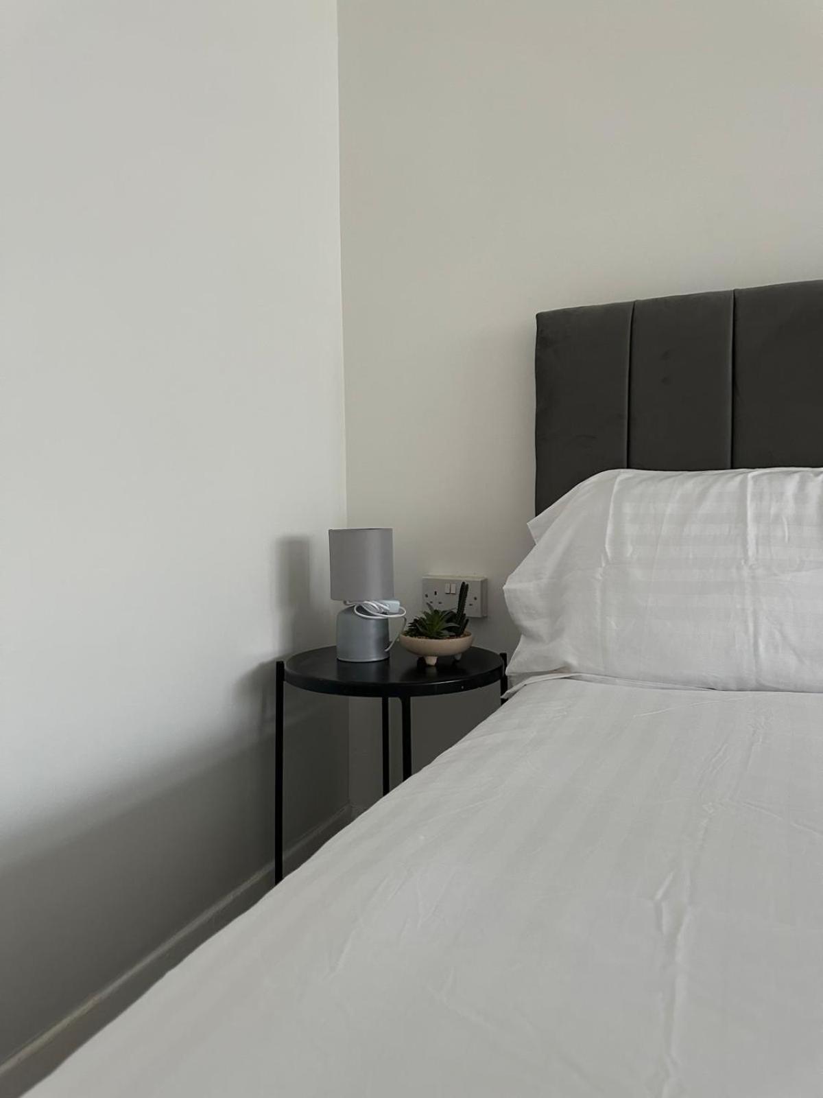 Modern Room In A 4 Bedroom Flat In London, Shared Bathroom! Экстерьер фото