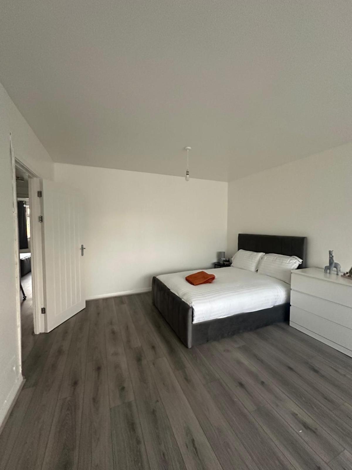 Modern Room In A 4 Bedroom Flat In London, Shared Bathroom! Экстерьер фото