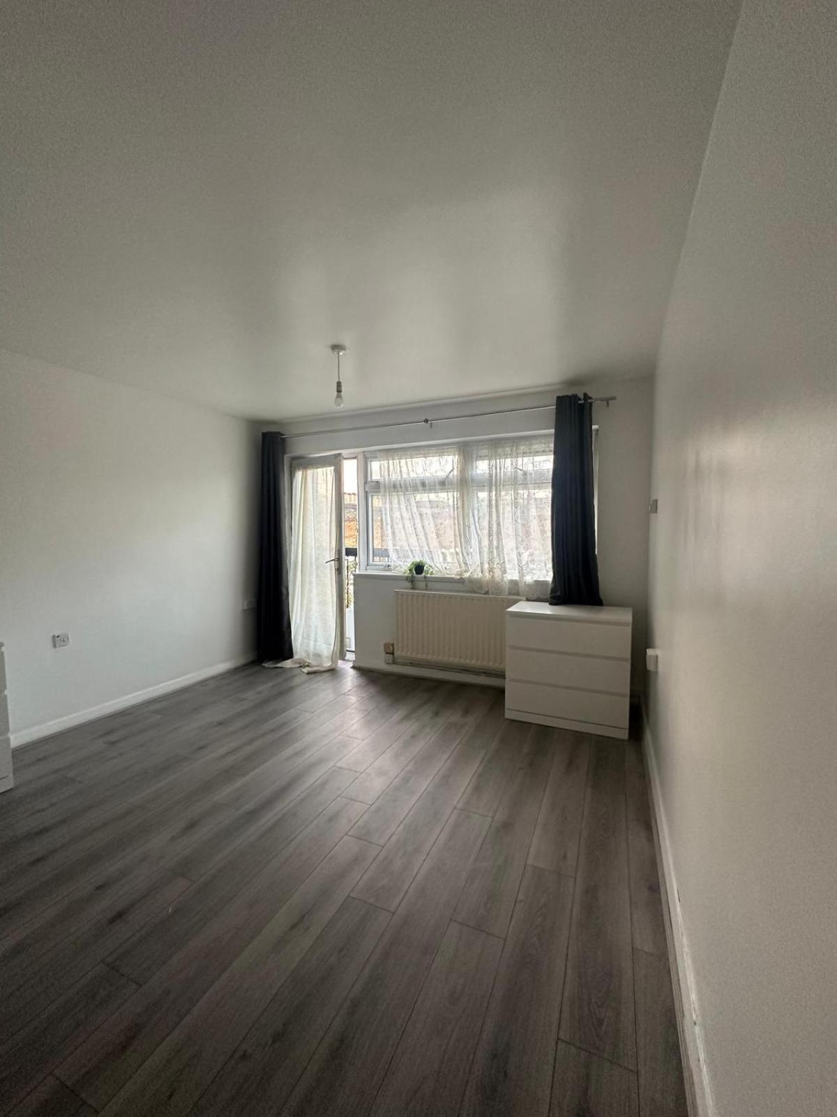 Modern Room In A 4 Bedroom Flat In London, Shared Bathroom! Экстерьер фото