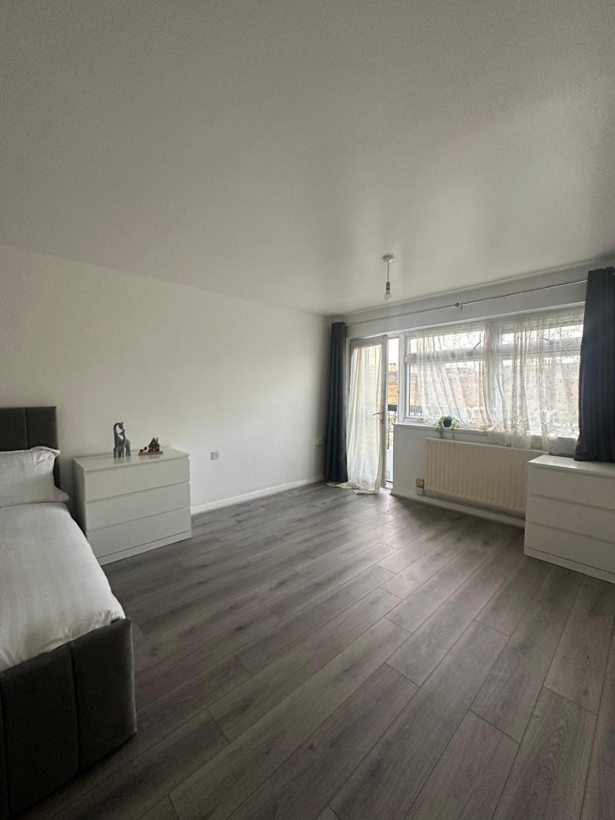 Modern Room In A 4 Bedroom Flat In London, Shared Bathroom! Экстерьер фото