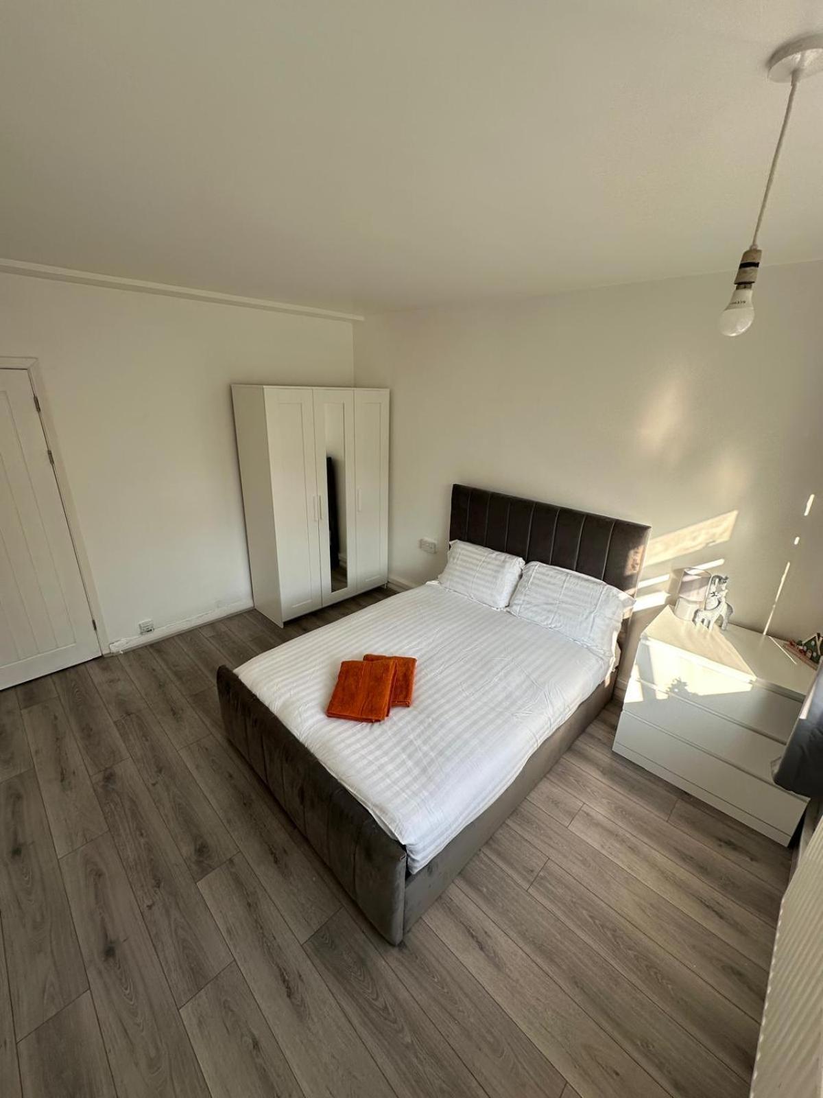Modern Room In A 4 Bedroom Flat In London, Shared Bathroom! Экстерьер фото