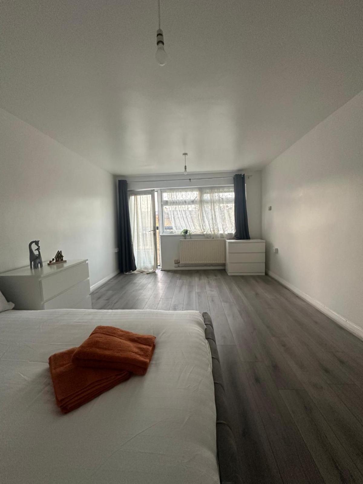 Modern Room In A 4 Bedroom Flat In London, Shared Bathroom! Экстерьер фото