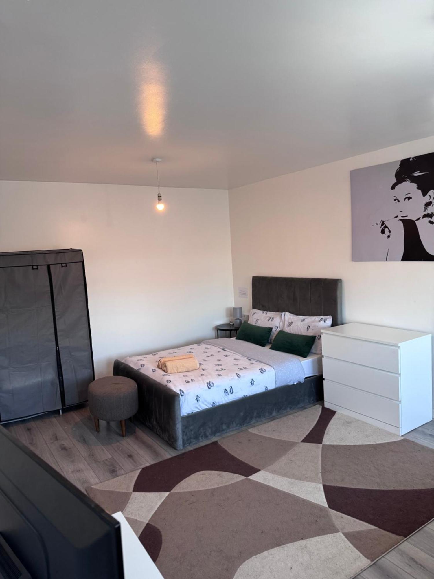 Modern Room In A 4 Bedroom Flat In London, Shared Bathroom! Экстерьер фото