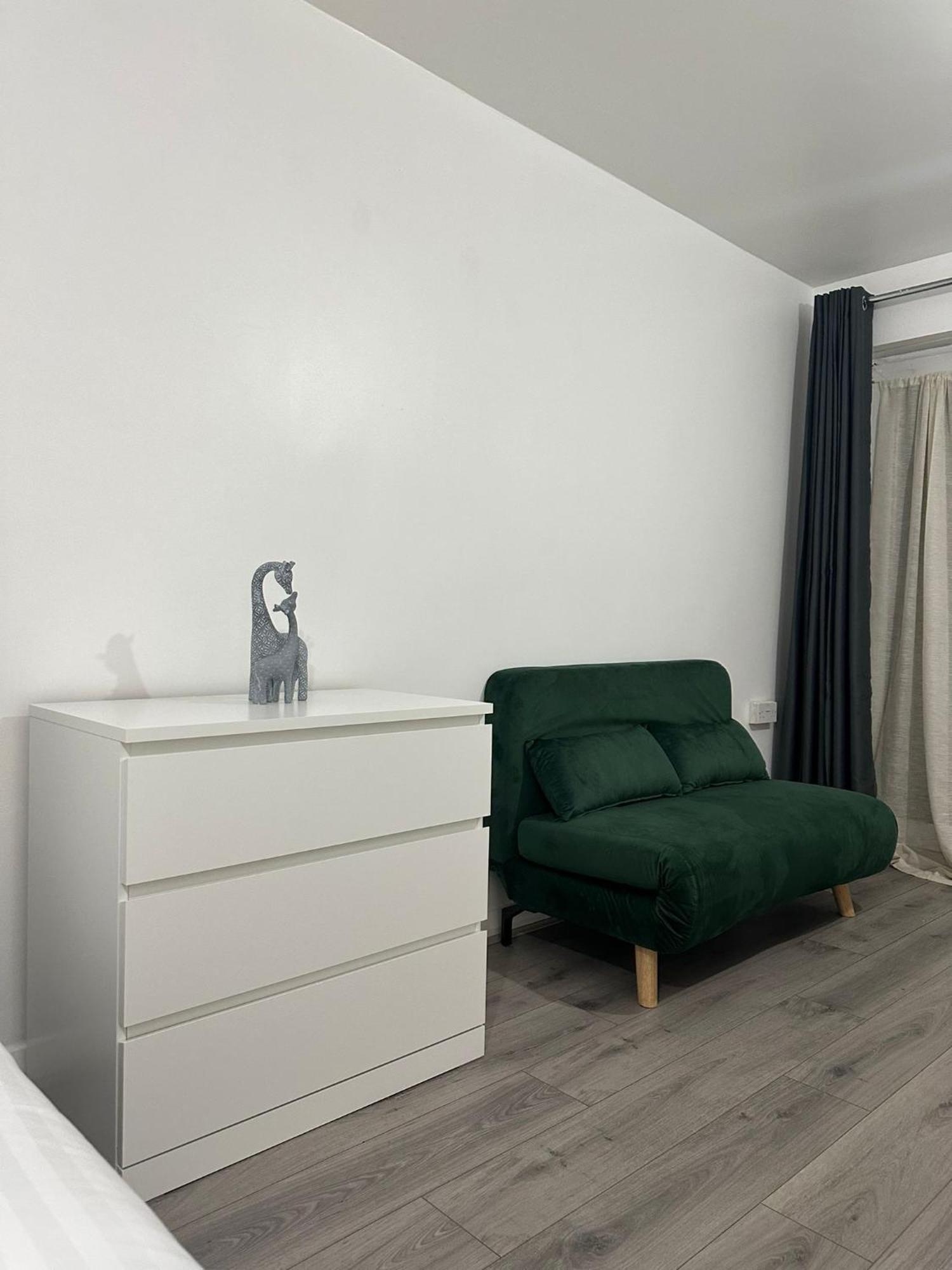 Modern Room In A 4 Bedroom Flat In London, Shared Bathroom! Экстерьер фото