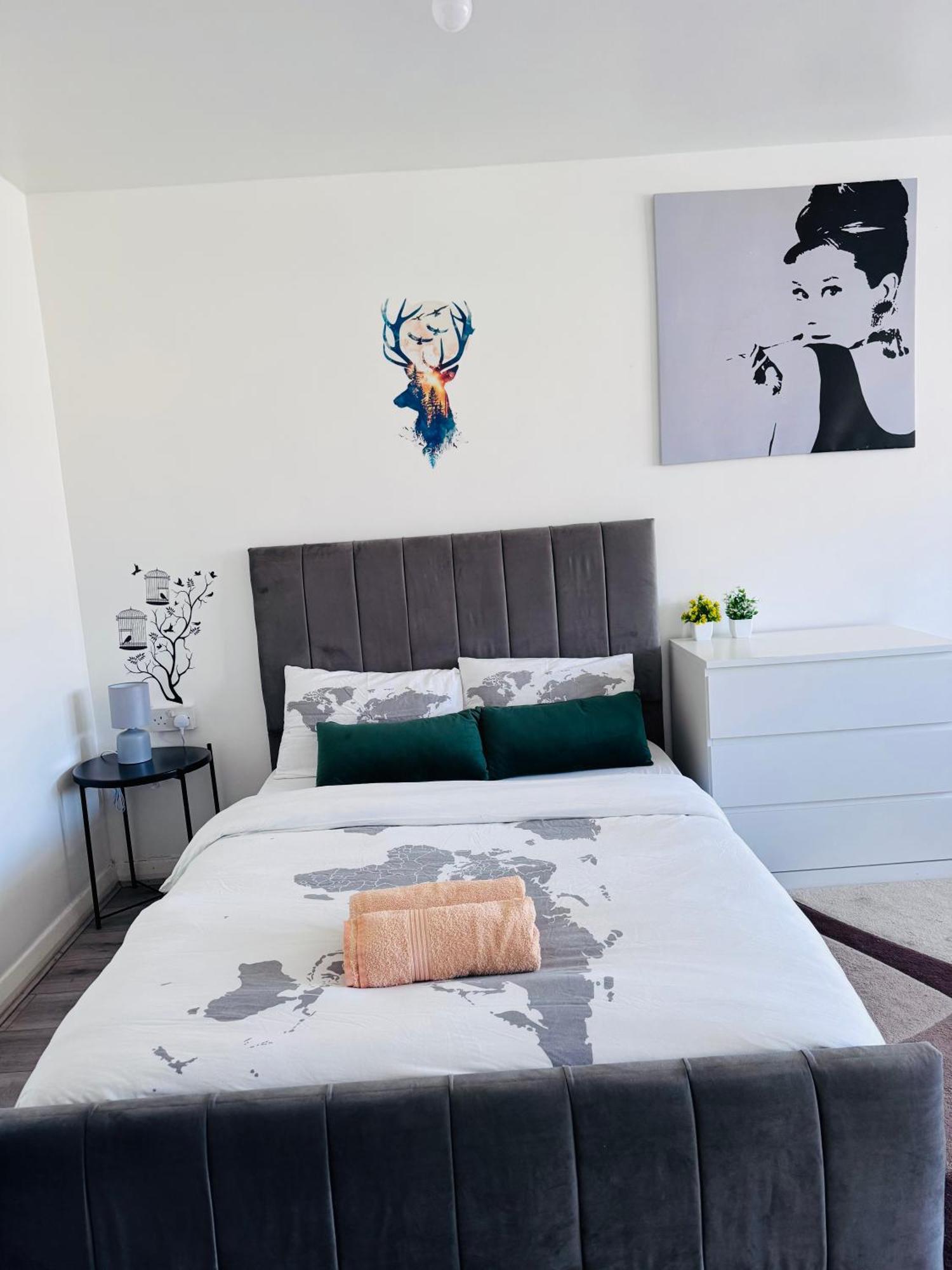 Modern Room In A 4 Bedroom Flat In London, Shared Bathroom! Экстерьер фото
