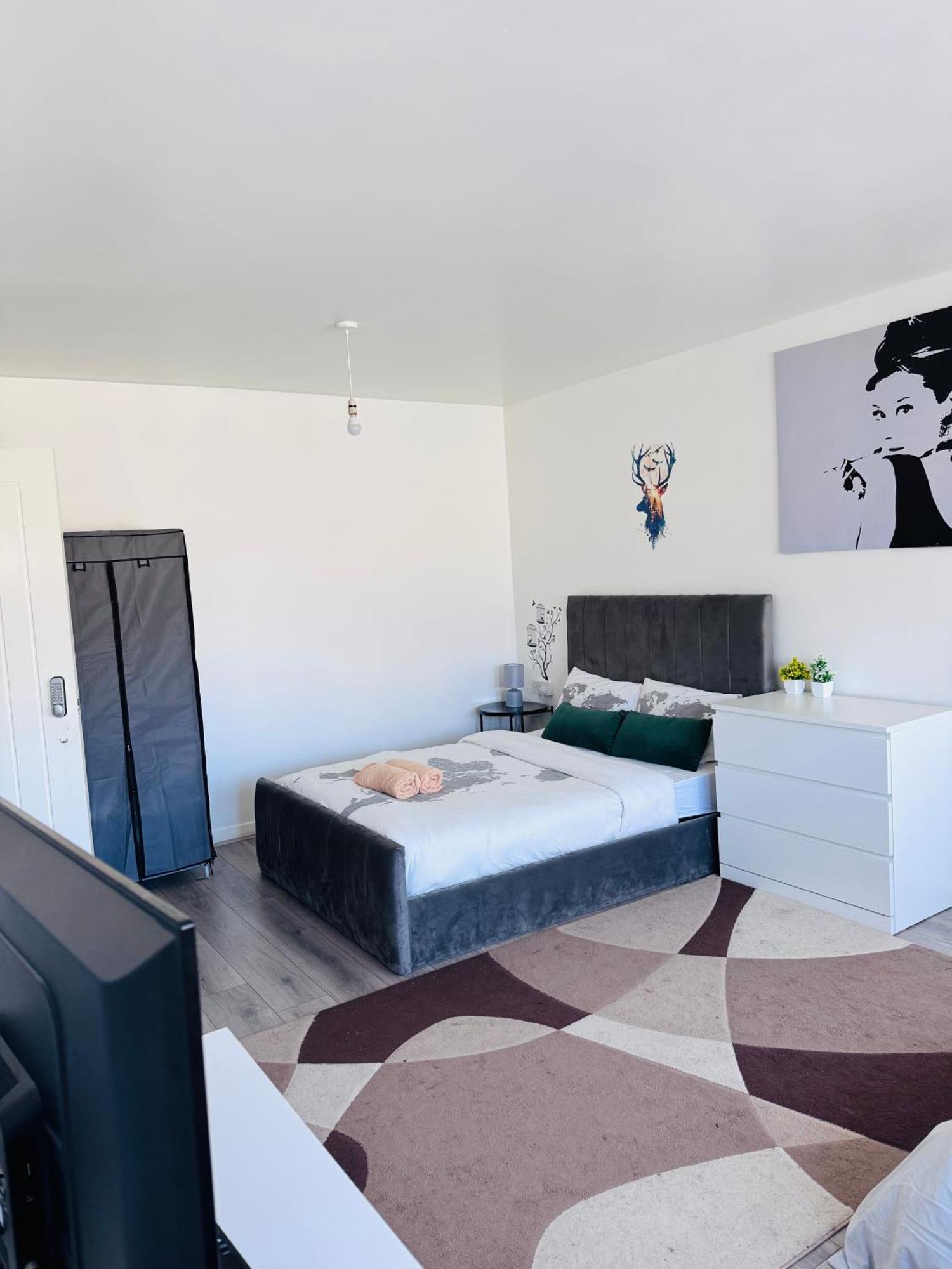 Modern Room In A 4 Bedroom Flat In London, Shared Bathroom! Экстерьер фото